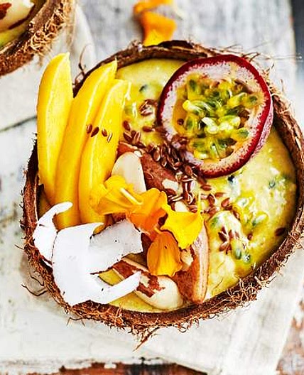 „Mango Number 5“-Bowl mit Passionsfrüchten