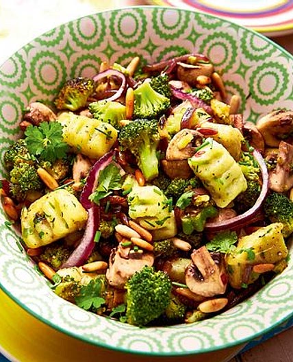Kräutergnocchi mit Brokkoli-Pilz-Gemüse