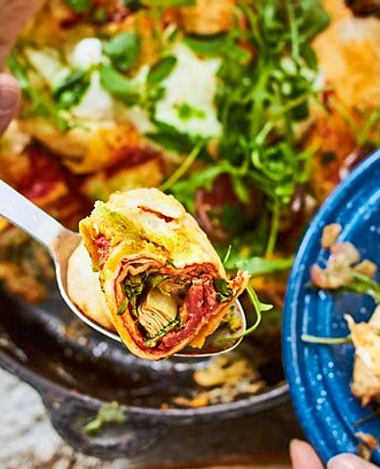 Campfire Rolls mit Salami und Mozzarella