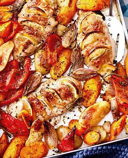 Ein Blech für alle(s): Hasselback-Huhn mit Gemüse