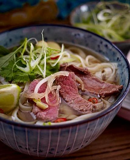 Reisnudelsuppe mit Rindfleisch
