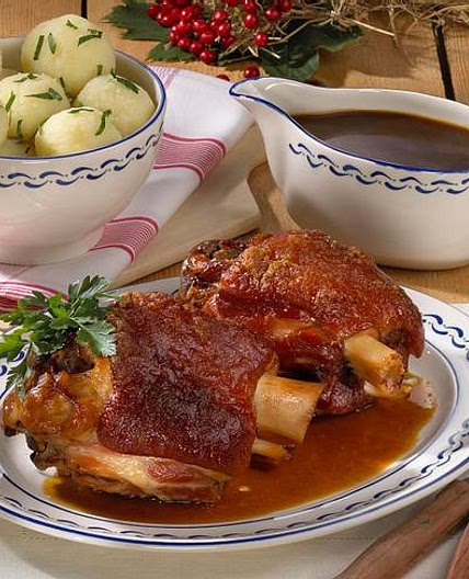 Oktoberfest: Schweinshaxe mit Knödeln