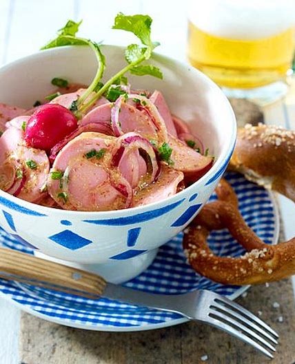 Bayerischer Wurstsalat mit Brezel