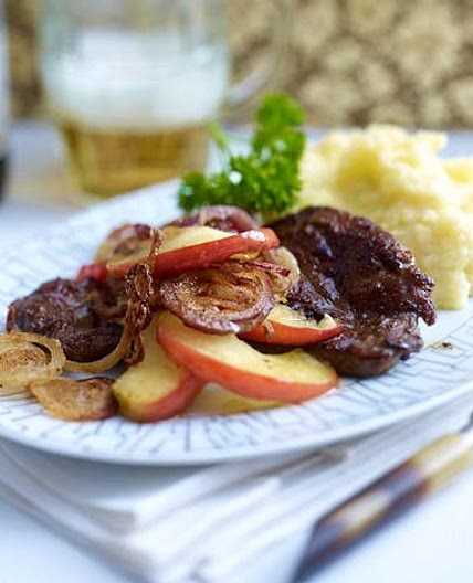 Kalbsleber Alt Berlin mit Zwiebel, Apfel und Quetschkartoffeln