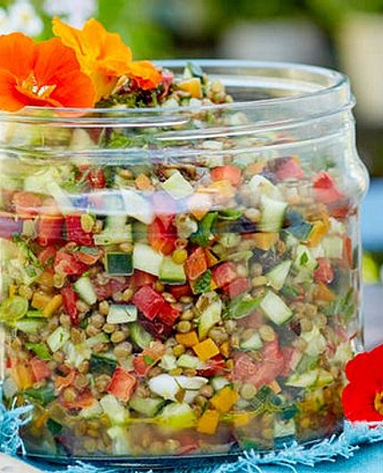 Lecker-lustiger-Konfettisalat