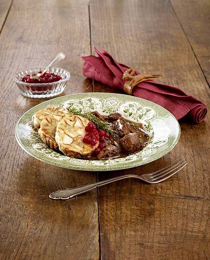 Brezel-Knödel mit Hirschragout