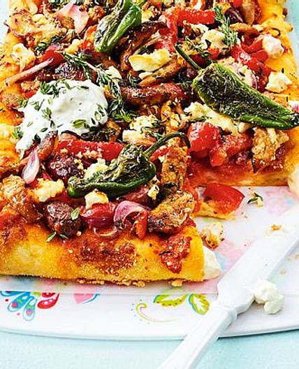 Gyros-Feta-Kuchen mit gefülltem Rand