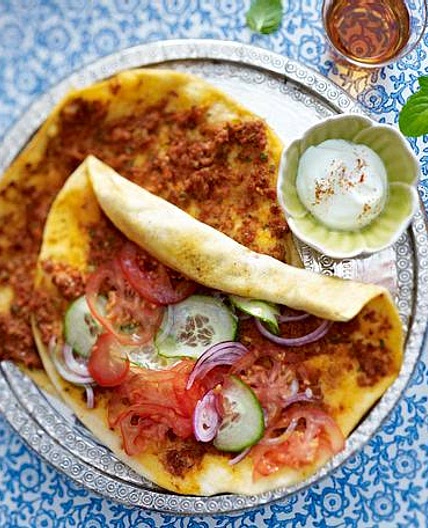 Lahmacun (Türkische Pizza)