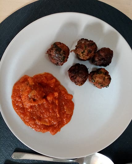 كفتة باللحم + sauce