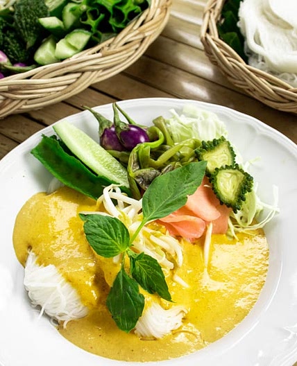 Kanom Jeen - Thai Rice Noodles, Coconut Curry & Vegetables