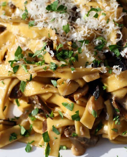 Pâtes aux Cêpes (Tagliatelle with Porcini Mushrooms and Crème Fraîche)