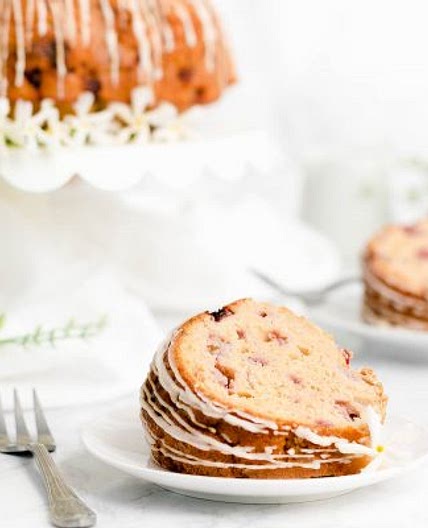 Healthy Strawberry Bundt Cake