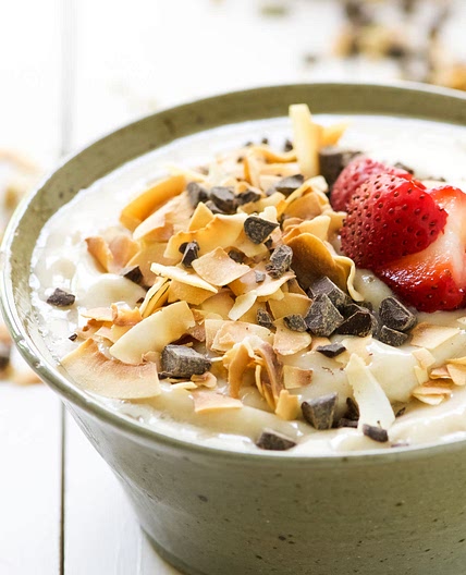 dark chocolate and toasted coconut smoothie bowl