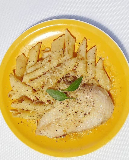 CHEESY & JUICY CHICKEN PENNE PASTA 奶酪和多汁鸡肉通心粉