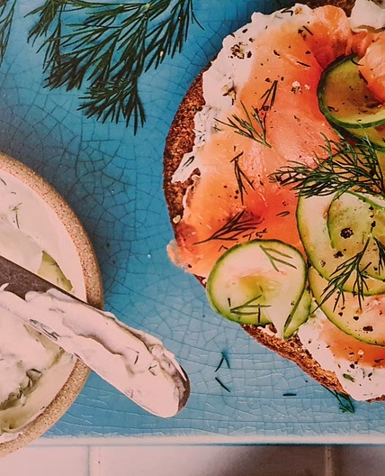 dill cream cheese and smoked salmon bagel