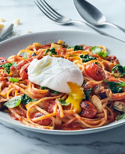 Linguines aux tomates cerises rôties, aux épinards et à l’aubergine