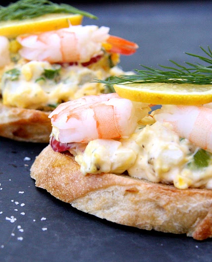 Tartine de salade aux œufs et crevettes