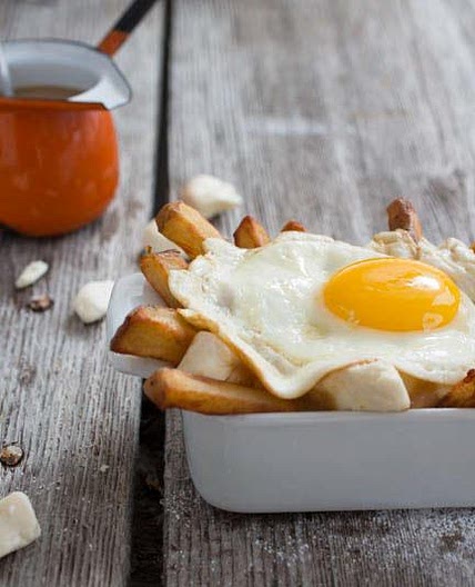 Poutine aux œufs