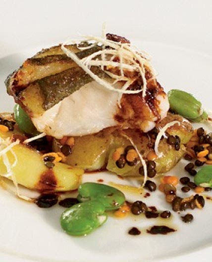 Donauwaller mit Kipflern und Saubohnen