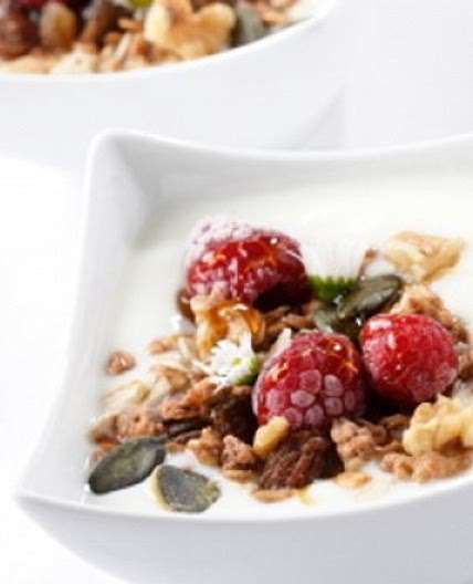 Joghurt mit Beeren und Hirse