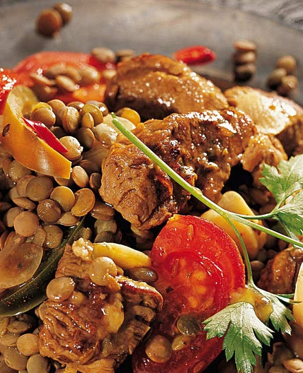 Kebab Halla (Kebab in der Pfanne) mit Linseneintopf