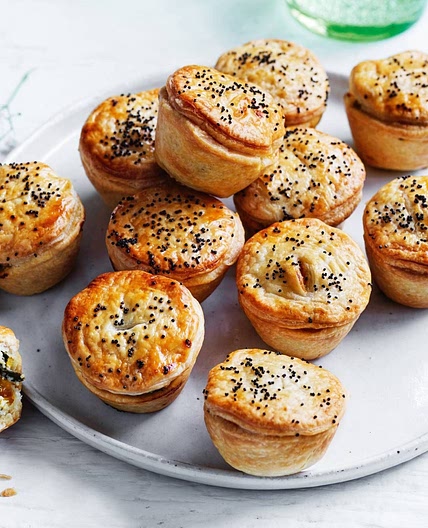 Spinach and pumpkin party pies recipe