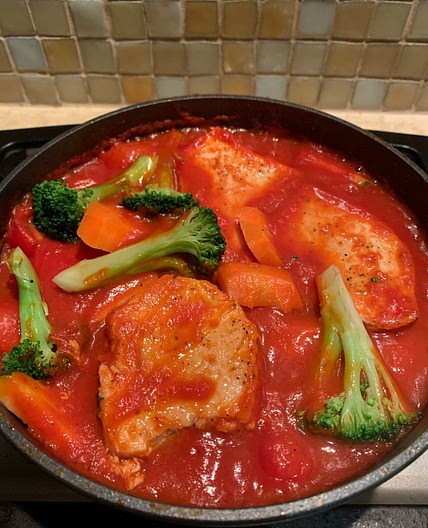 Swordfish stake in tomato sauce 