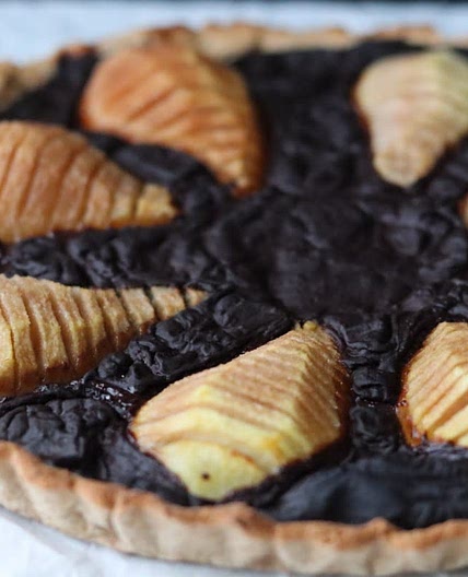Pear and carob tart