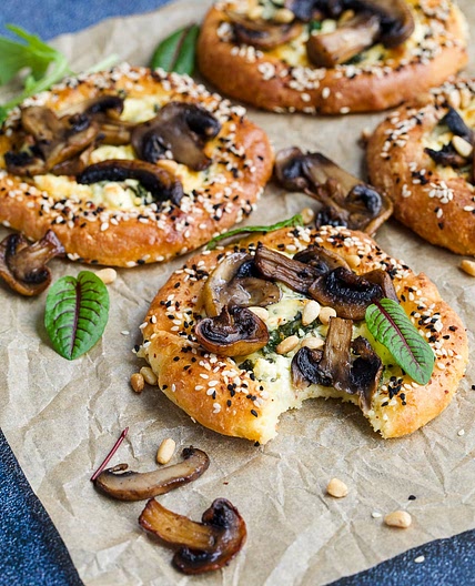 Easy Keto Cheese Pizza