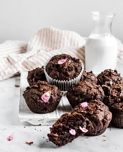 THE ULTIMATE FUDGY CHOCOLATE MUFFINS (VEGAN, GLUTEN-FREE) 