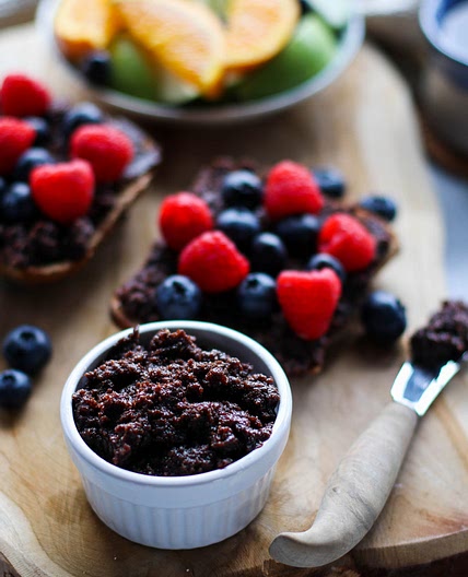 2-Minute Chocolate Almond Spread