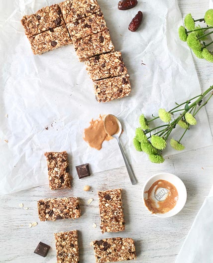 Chewy No-bake Peanut Butter Dark Chocolate Oat Bars