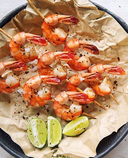 spicy cajun mini prawn kebabs recipe | Schwartz