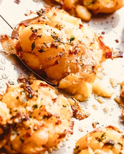 OVEN ROASTED POTATO & GARLIC. (بطاطا مشوية بالفرن مع زيت وثوم) 