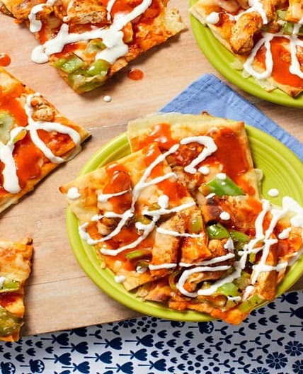 Buffalo Chicken Flatbread with Creamy Ranch Sauce