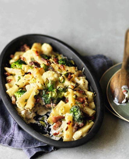 Cheesy floret & pasta bake