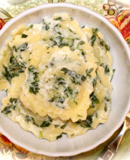 ~ Spinach and Ricotta Ravioli with Florentine Sauce ~ - Kitchen Encounters