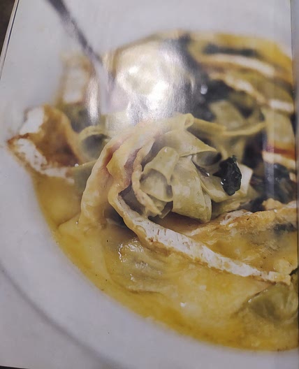 Pasta with spinach and melting brie