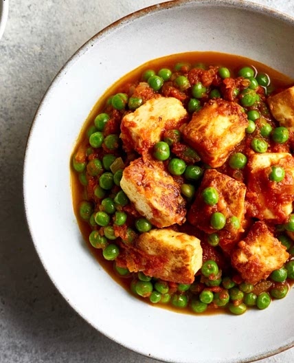 Halloumi and Pea Curry