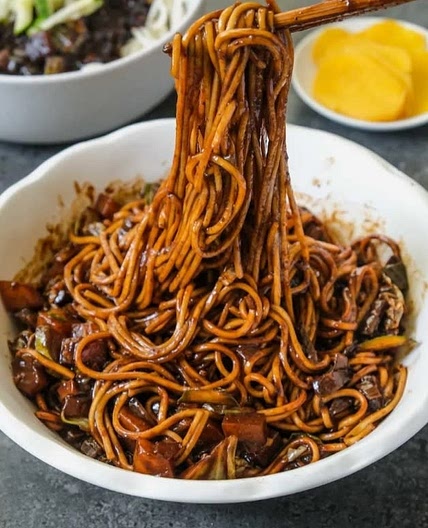 Vegan Jjajangmyeon (Noodles in Black Bean Sauce) - The Foodie Takes Flight