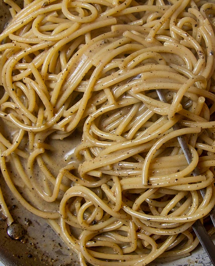 Cacio e Pepe (Spaghetti With Black Pepper and Pecorino Romano) Recipe