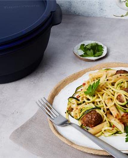 STEAMED BEEF MEATBALLS WITH SUNDRIED TOMATO PESTO PASTA