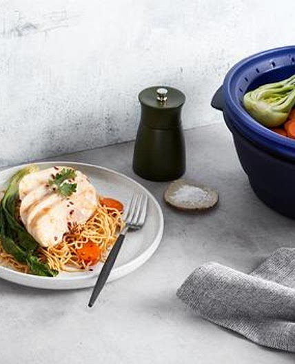 STEAMED CHICKEN & VEGGIE NOODLES