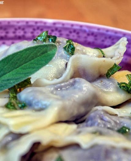 Ravioli mit Geflügelleberfüllung "Berliner Art" und Salbeibutter