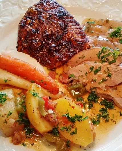 Putenkeule, komplett mit Beilagen aus dem Römertopf ...