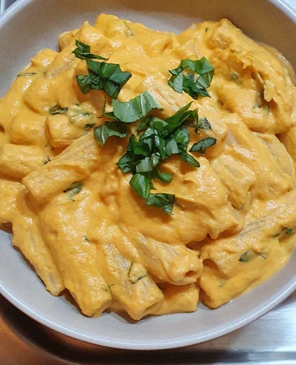 Creamy Cashew Tomato Pasta