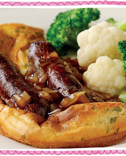 STEP 3/4 Toad in the hole with onion gravy