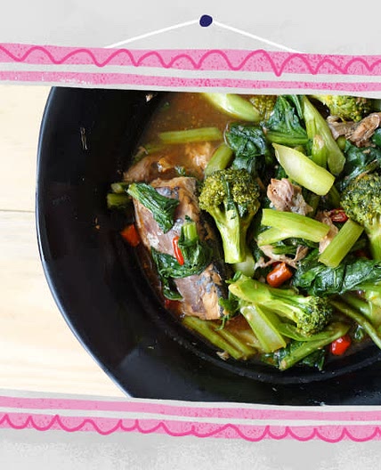 STEP 2 Teriyaki tuna and vegetable stir-fry