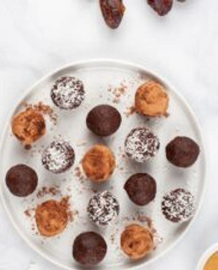 Peanut Butter Energy Balls (Healthy & No Bake)