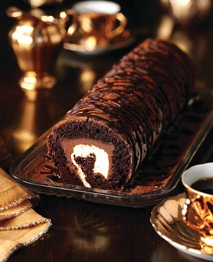 Chocolate roulade with cocoa